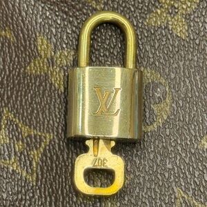 LOUIS VUITTON #307 LOCK & KEY 🔐